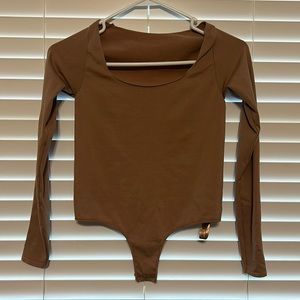 Skims “fits everyone”LONG SLEEVE SQUARE NECK BODYSUIT